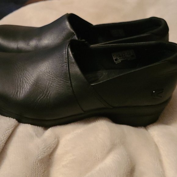 Keen Nursing Shoes - Picture 5 of 9